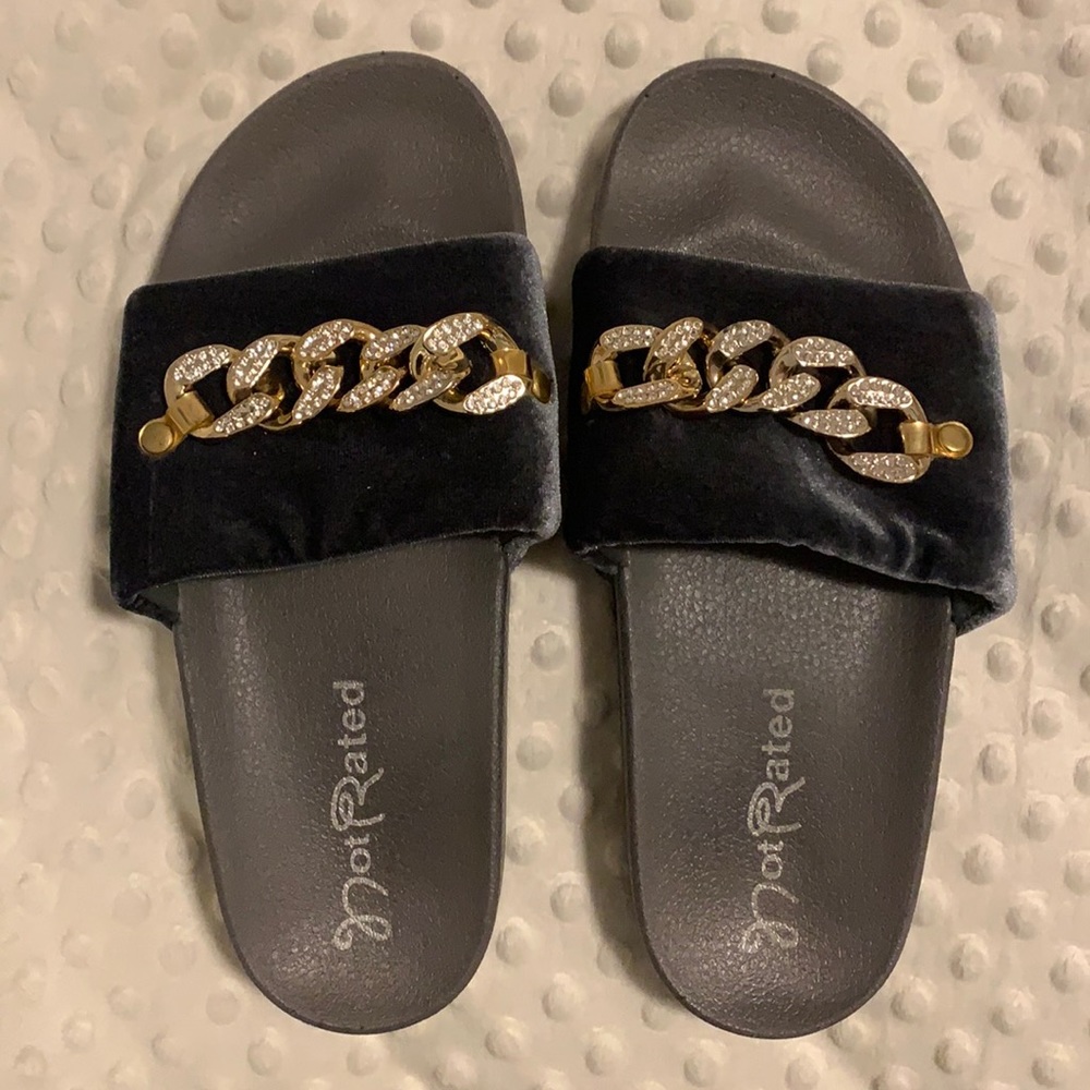 Gray gold chain flops!
